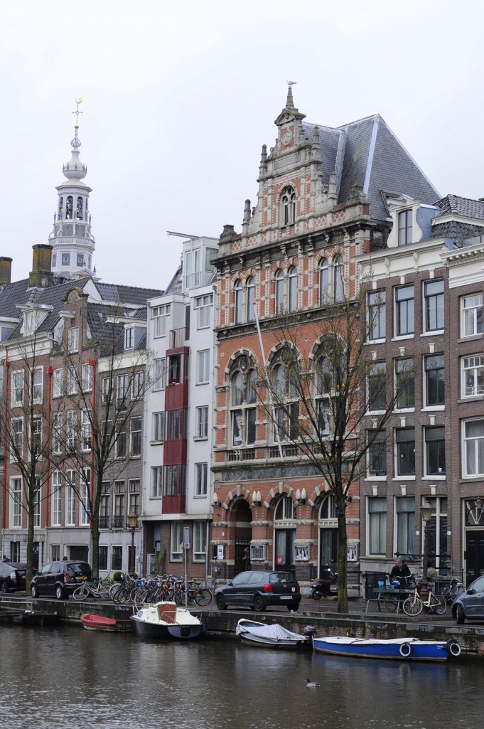 Cattywhampus window alignment