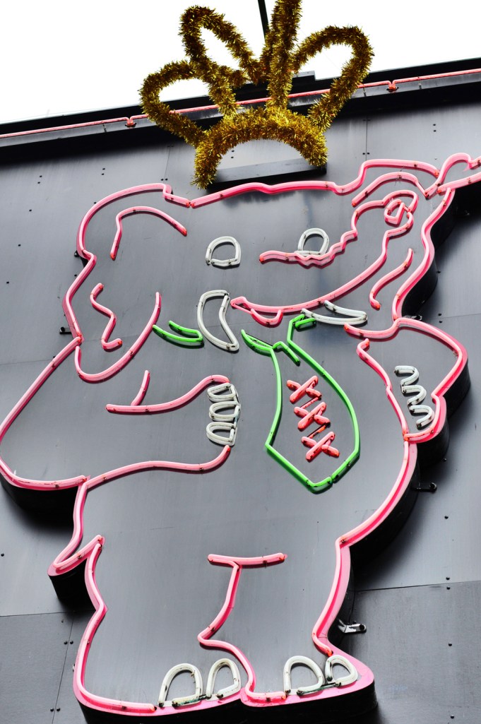 Pornyphant in the Red Light District