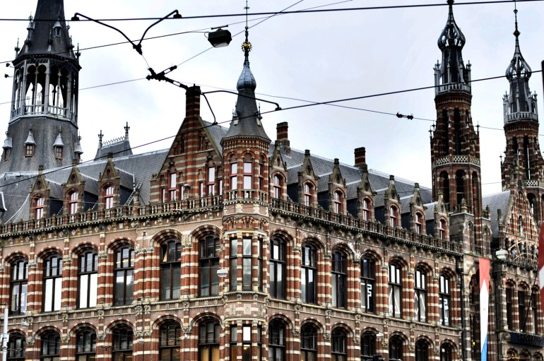 What important things does this beautiful building hold? A mall. 