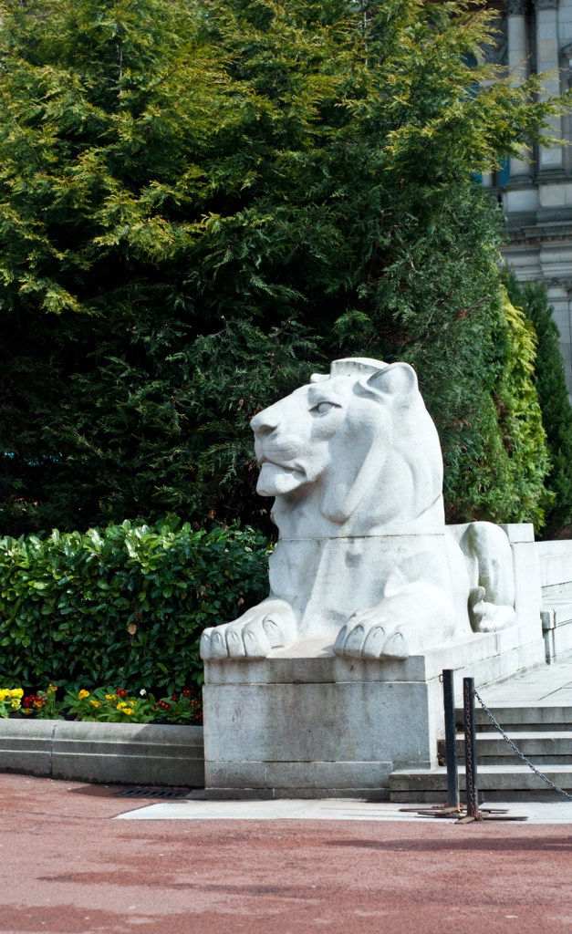 Cousin(s) to NYC's famous lions, Patience and Fortitude in St. George's Square